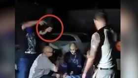 s国产恋v足视频,激情燃烧的青春岁月